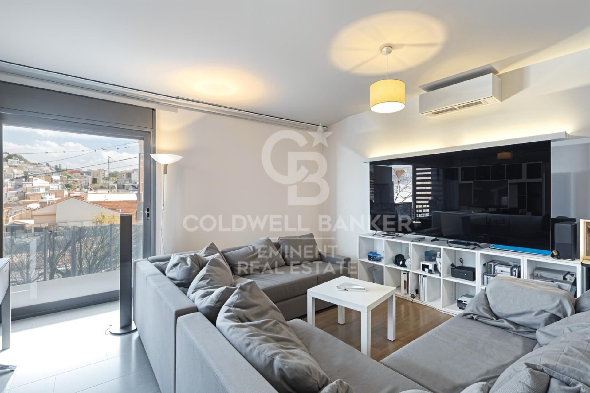 Casa dúplex independiente en centro de Vallirana