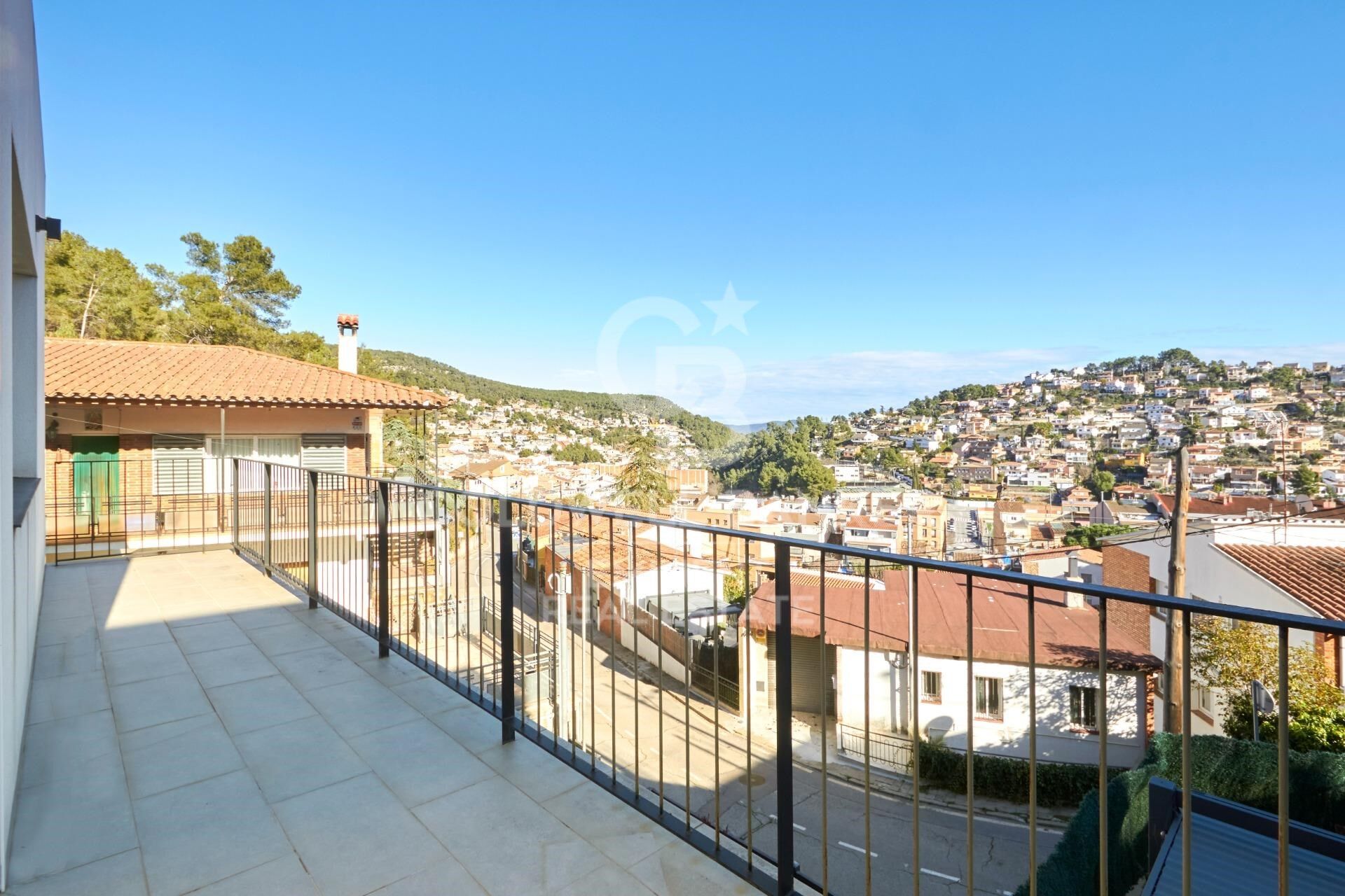 Casa dúplex independiente en centro de Vallirana