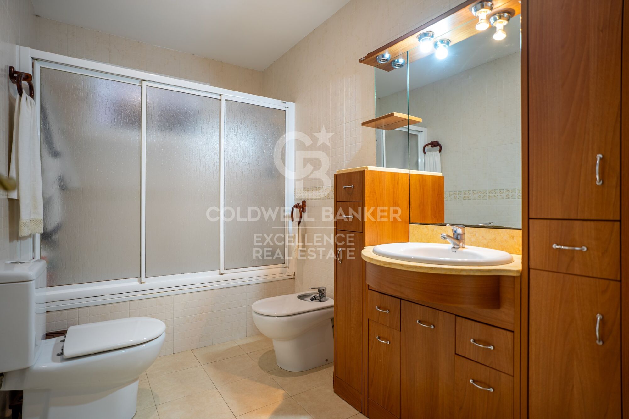 Amplia vivienda adosada de 198 m2 en Benadresa, Castellón