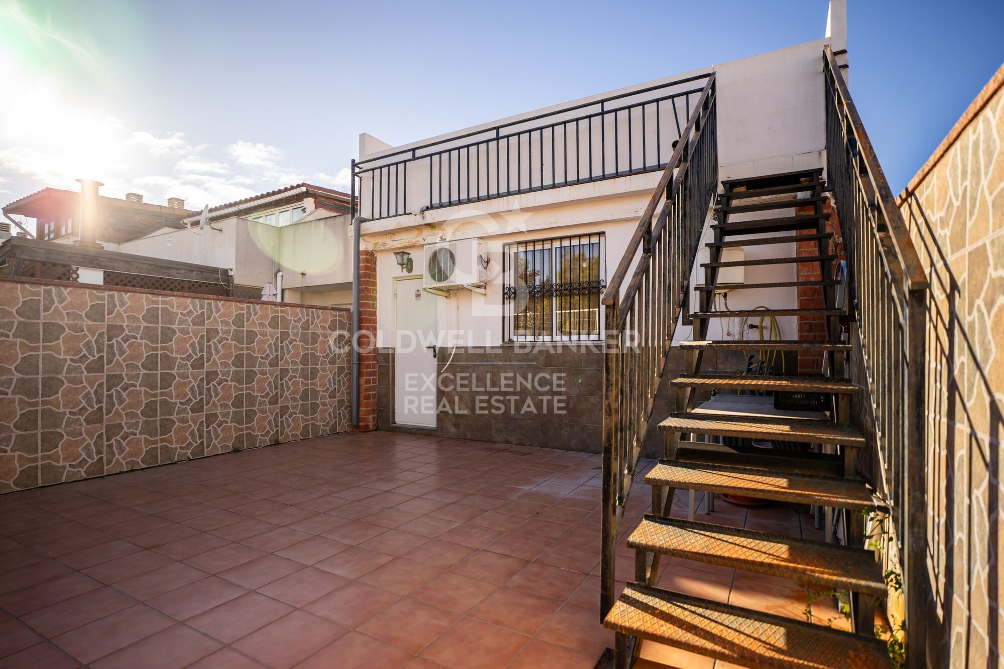 Geräumiges Reihenhaus mit Terrassen und viel Tageslicht, nur wenige Minuten von Castellón entfernt