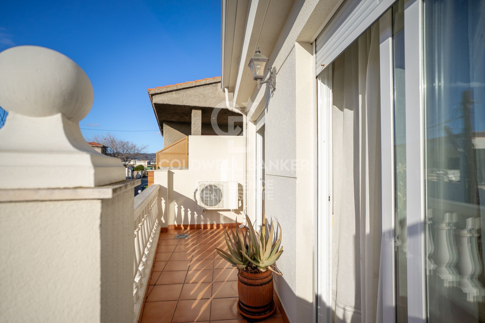 Geräumiges Reihenhaus mit Terrassen und viel Tageslicht, nur wenige Minuten von Castellón entfernt