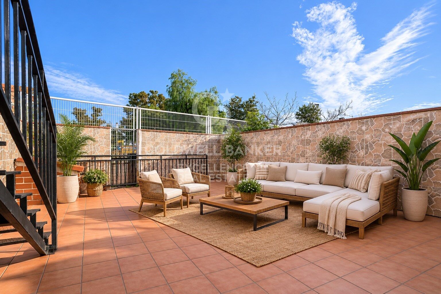 Geräumiges Reihenhaus mit Terrassen und viel Tageslicht, nur wenige Minuten von Castellón entfernt