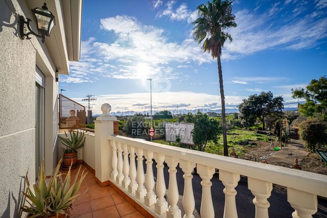 Amplia vivienda adosada de 198 m2 en Benadresa, Castellón