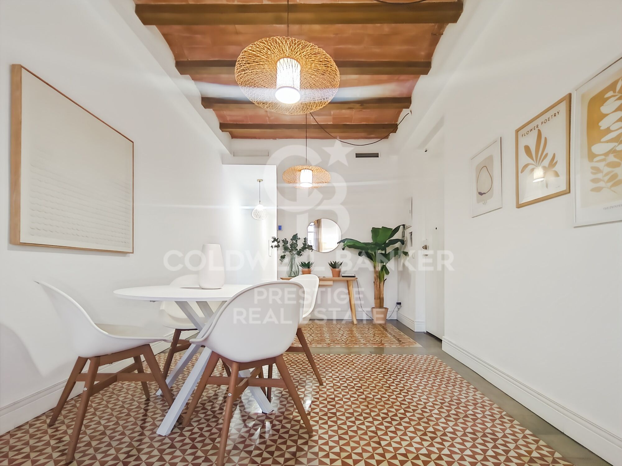 Piso con suelos originales y volta catalana en el Eixample, Barcelona