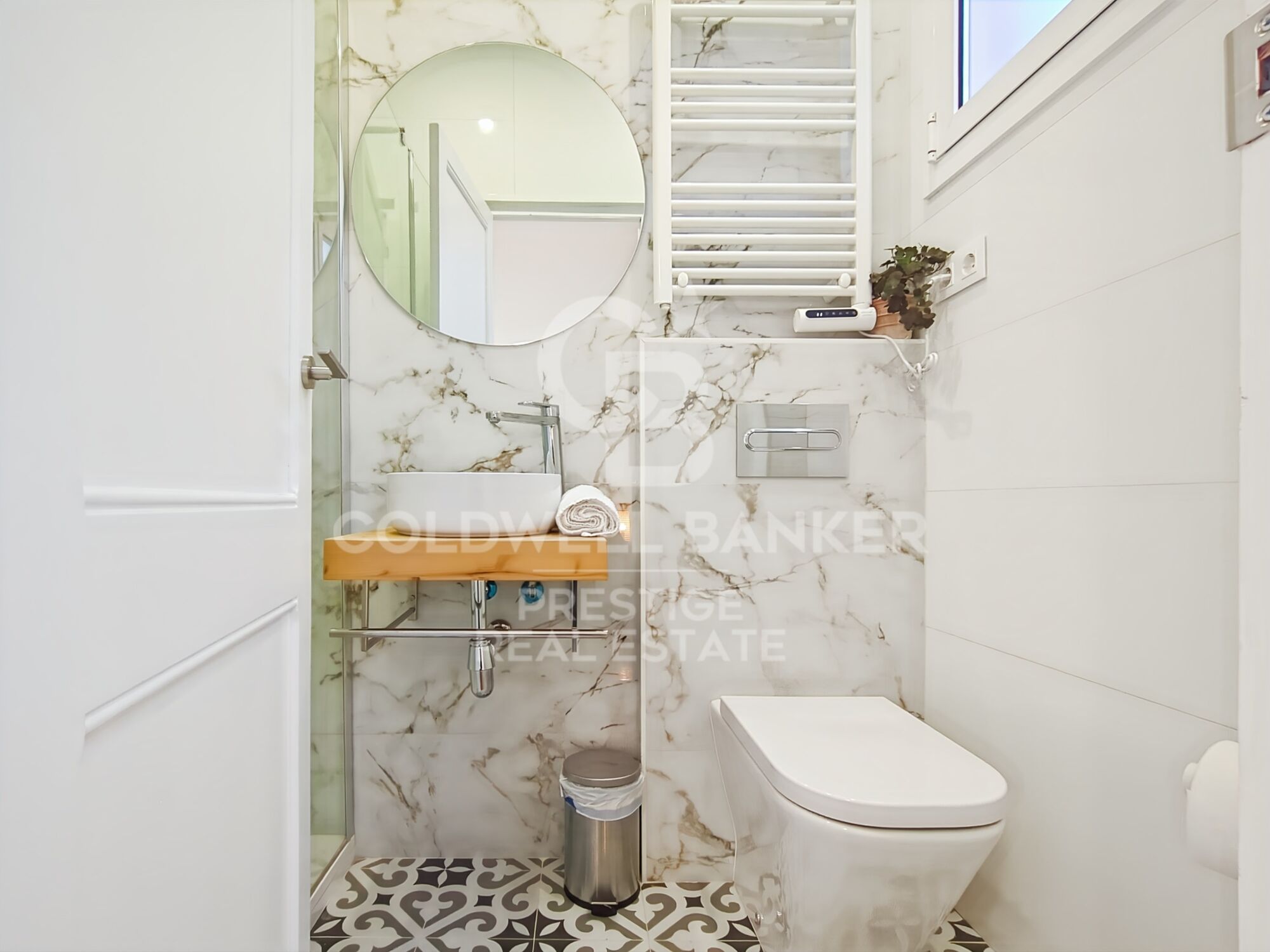 Piso con suelos originales y volta catalana en el Eixample, Barcelona