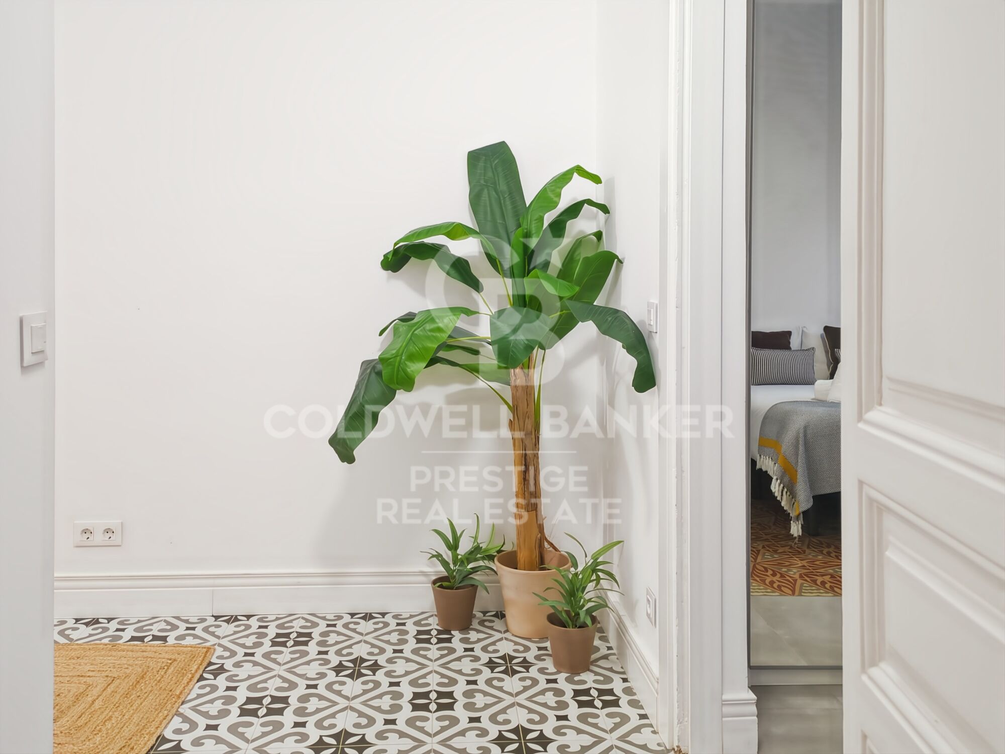 Piso con suelos originales y volta catalana en el Eixample, Barcelona