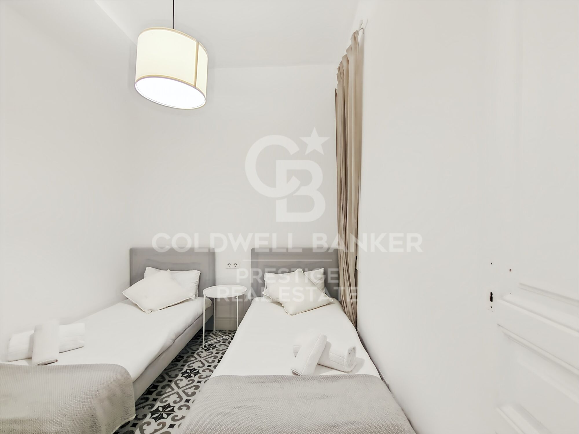 Apartment with original floors and Catalan vaulted ceiling in Eixample, Barcelona