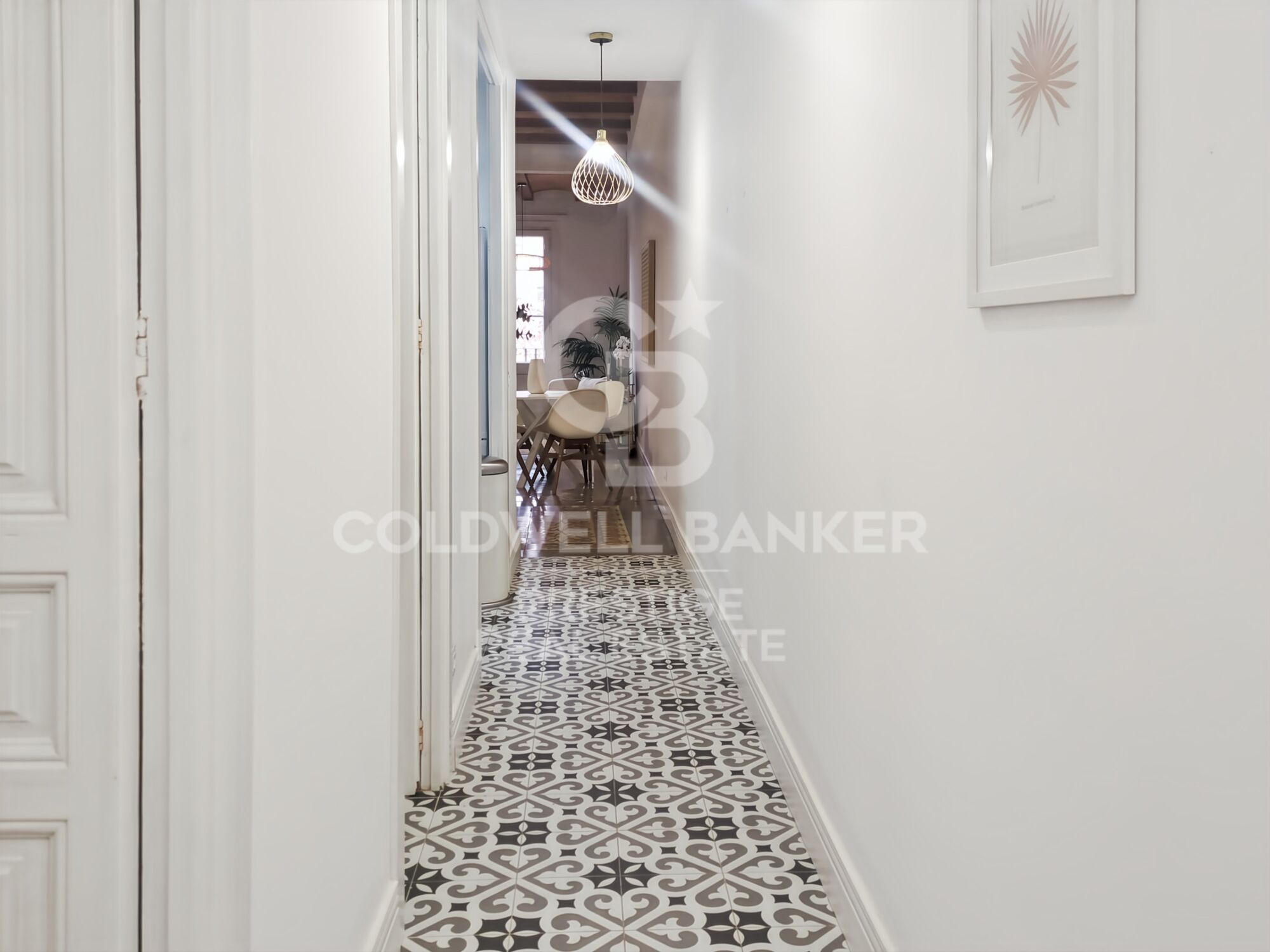 Apartment with original floors and Catalan vaulted ceiling in Eixample, Barcelona