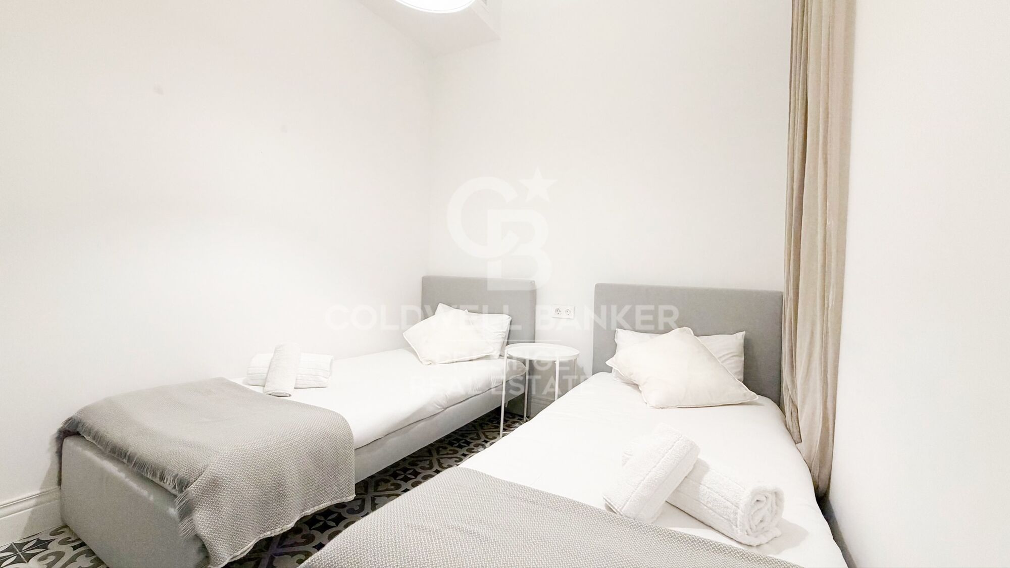 Wohnung mit originalen Bodenbelägen und katalanischer Gewölbedecke. Eixample, Barcelona