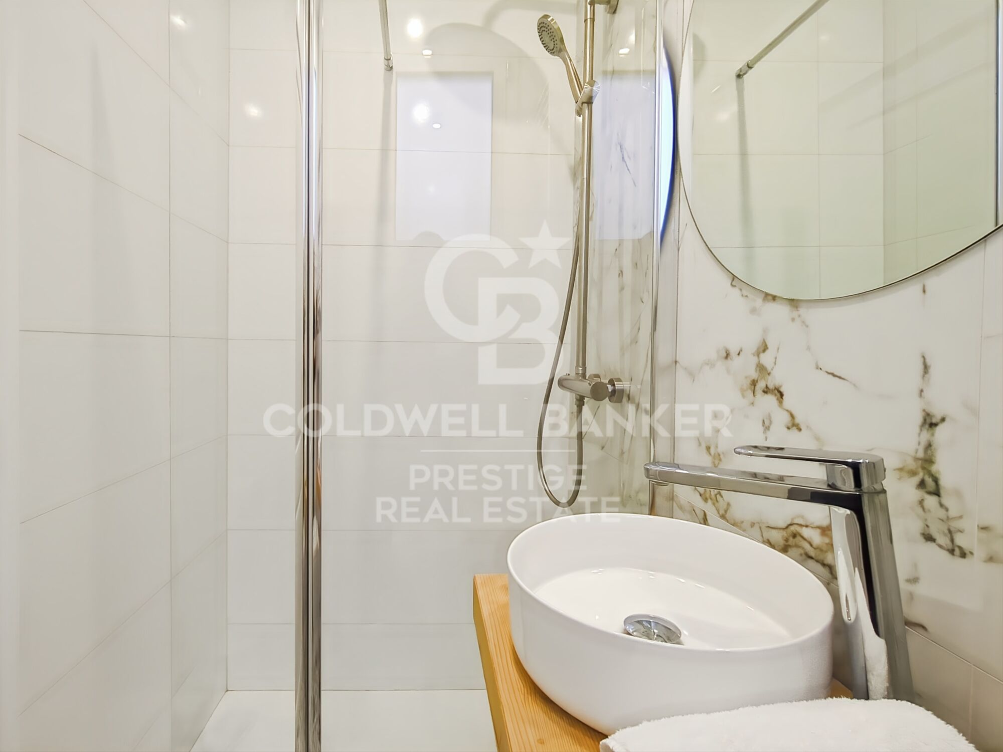 Wohnung mit originalen Bodenbelägen und katalanischer Gewölbedecke. Eixample, Barcelona