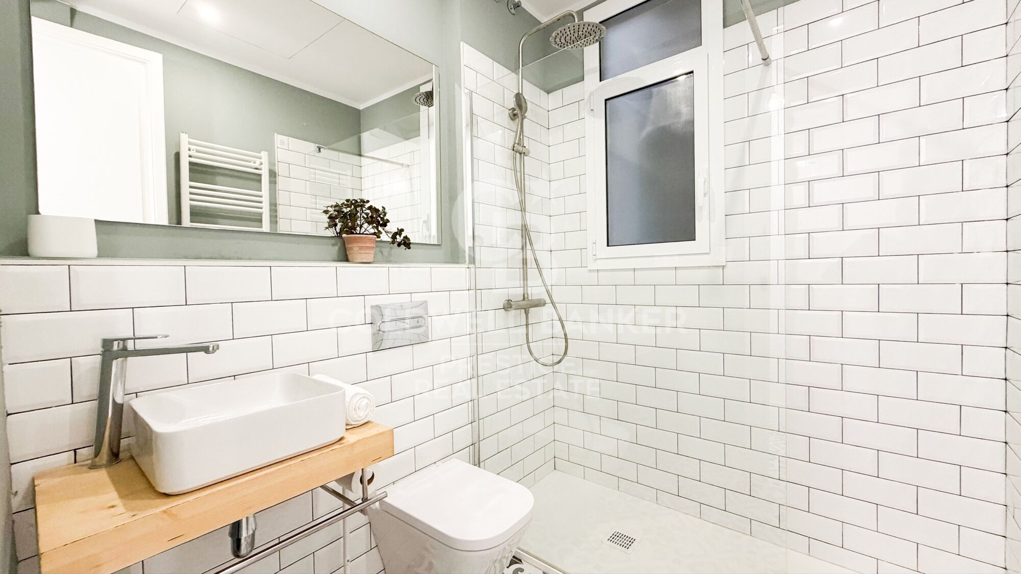 Piso con suelos originales y volta catalana en El Eixample, Barcelona