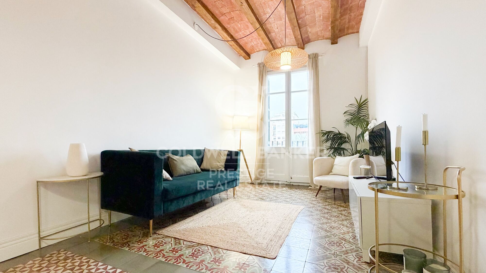 Apartment with original floors and Catalan vaulted ceiling in Eixample, Barcelona