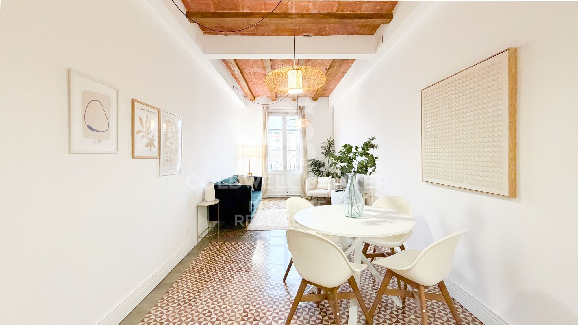 Apartment with original floors and Catalan vaulted ceiling in Eixample, Barcelona