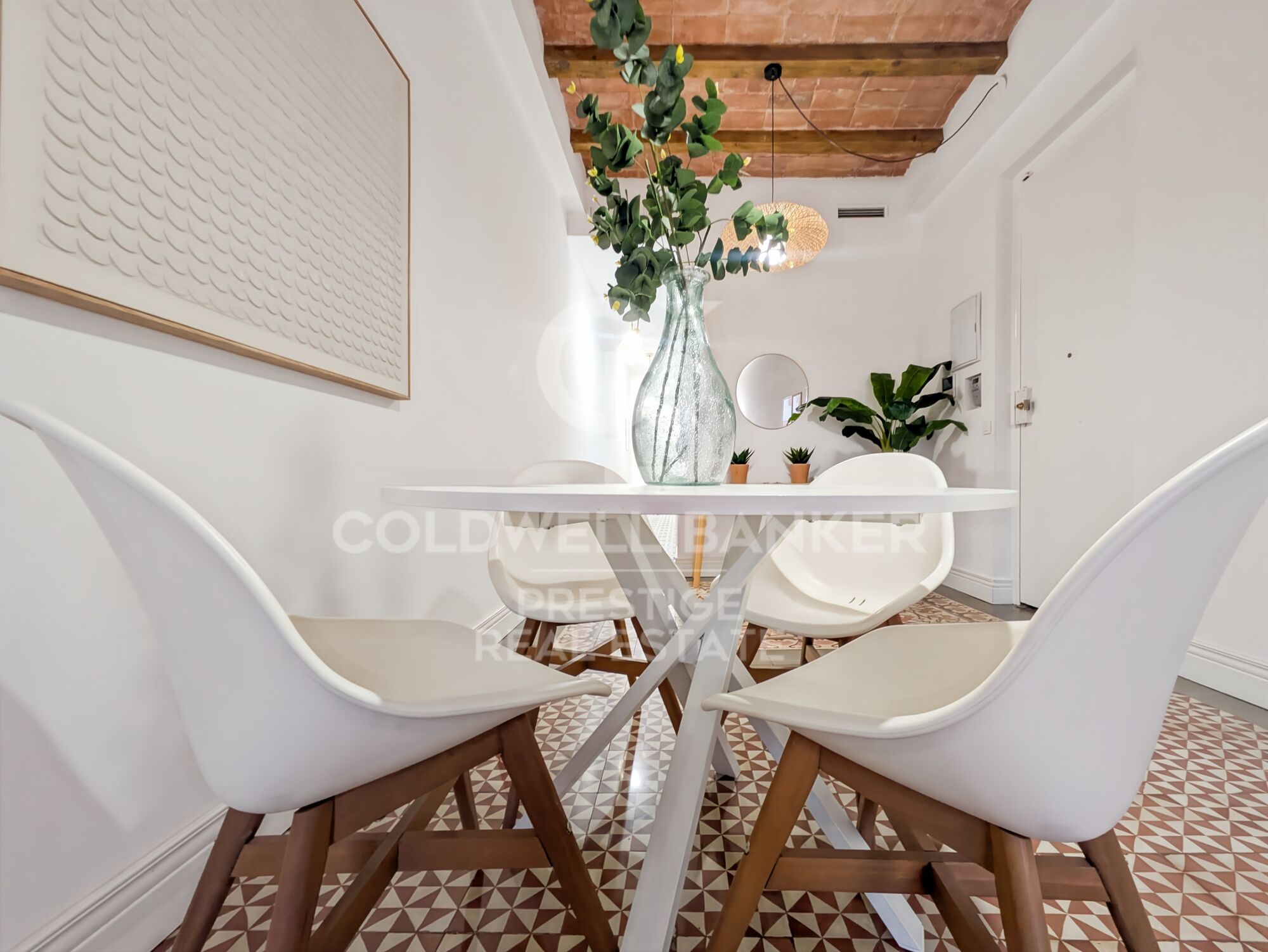 Appartement avec sols d'origine et plafond à voûte catalane dans l'Eixample, Barcelone