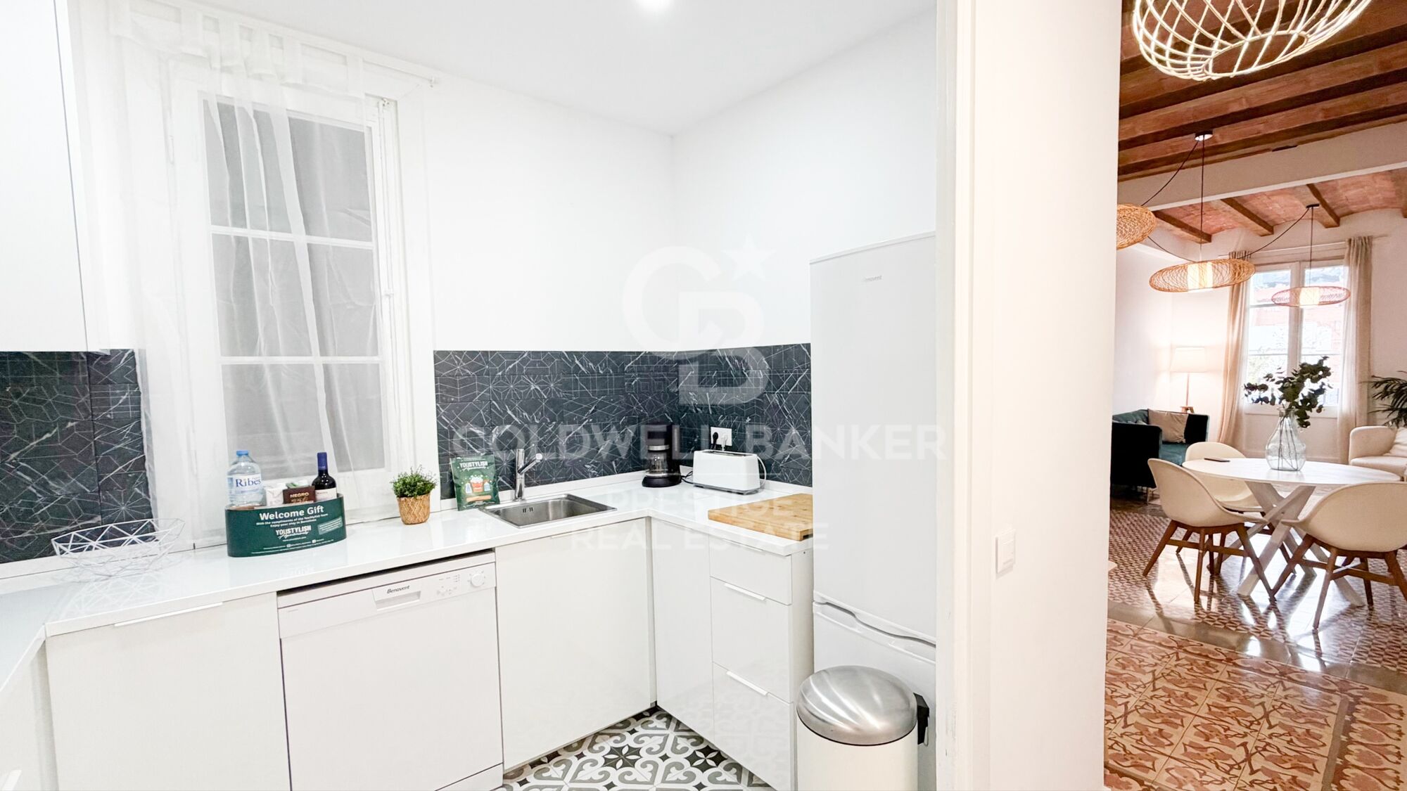 Appartement avec sols d'origine et plafond à voûte catalane dans l'Eixample, Barcelone