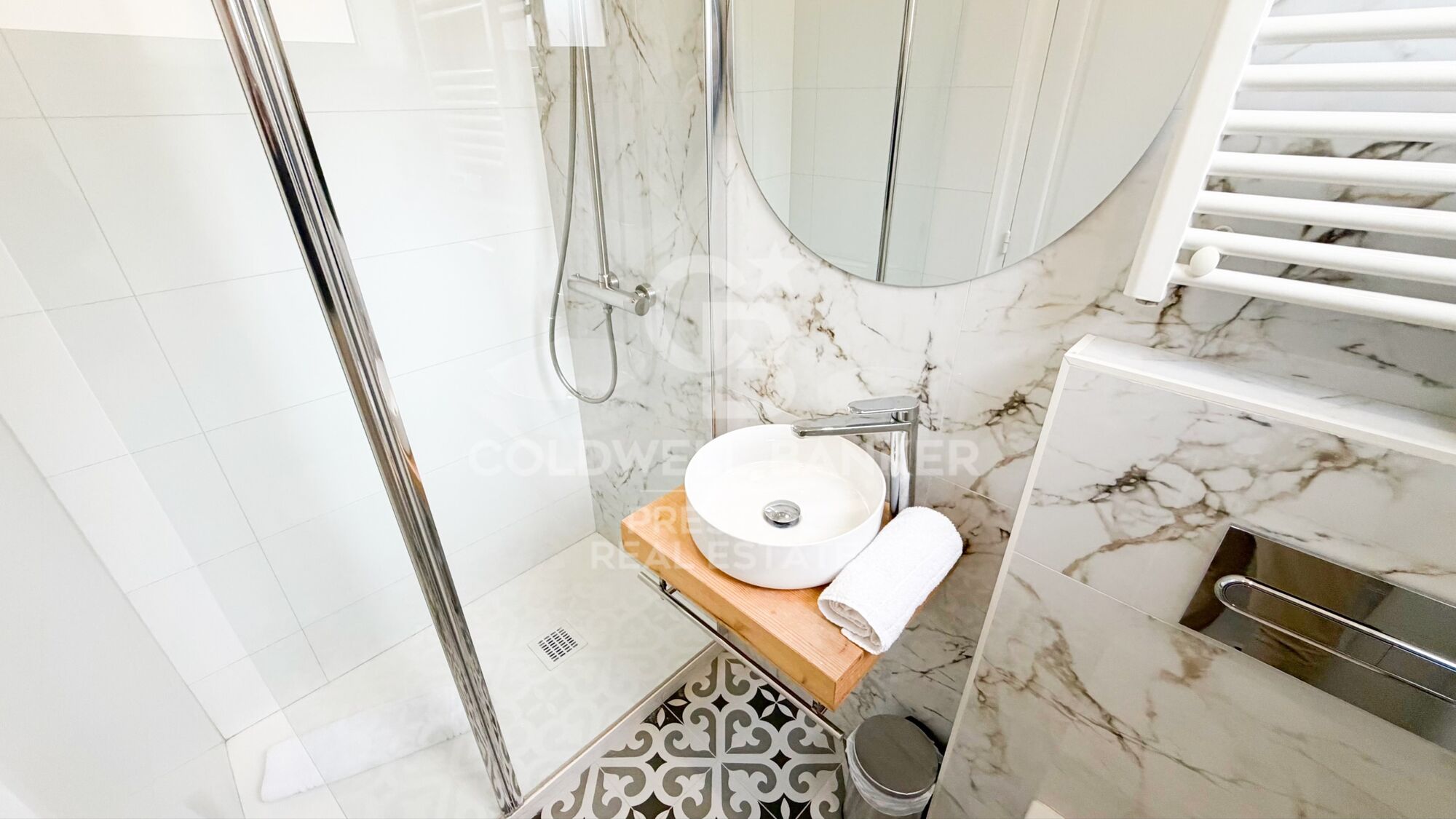 Appartement avec sols d'origine et plafond à voûte catalane dans l'Eixample, Barcelone