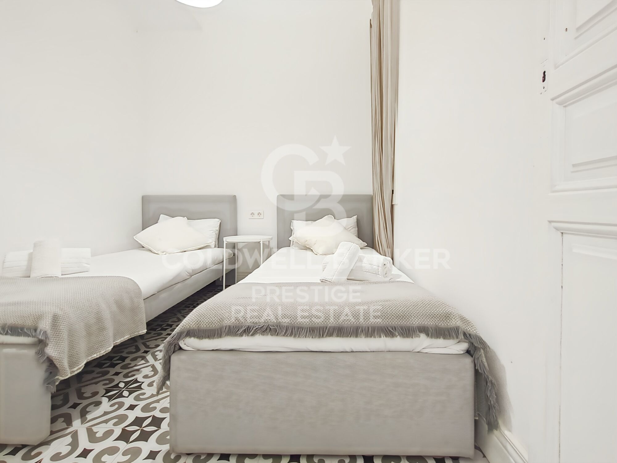 Apartment with original floors and Catalan vaulted ceiling in Eixample, Barcelona