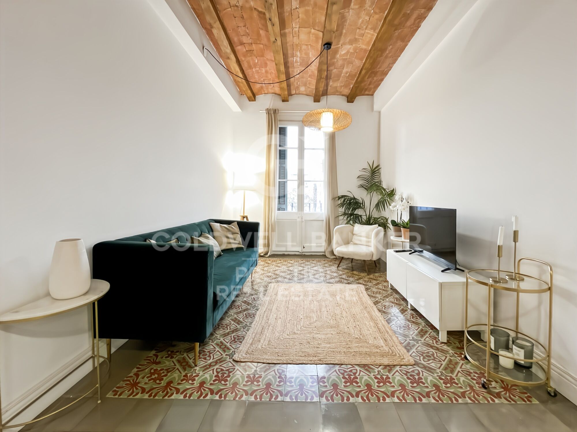 Apartment with original floors and Catalan vaulted ceiling in Eixample, Barcelona