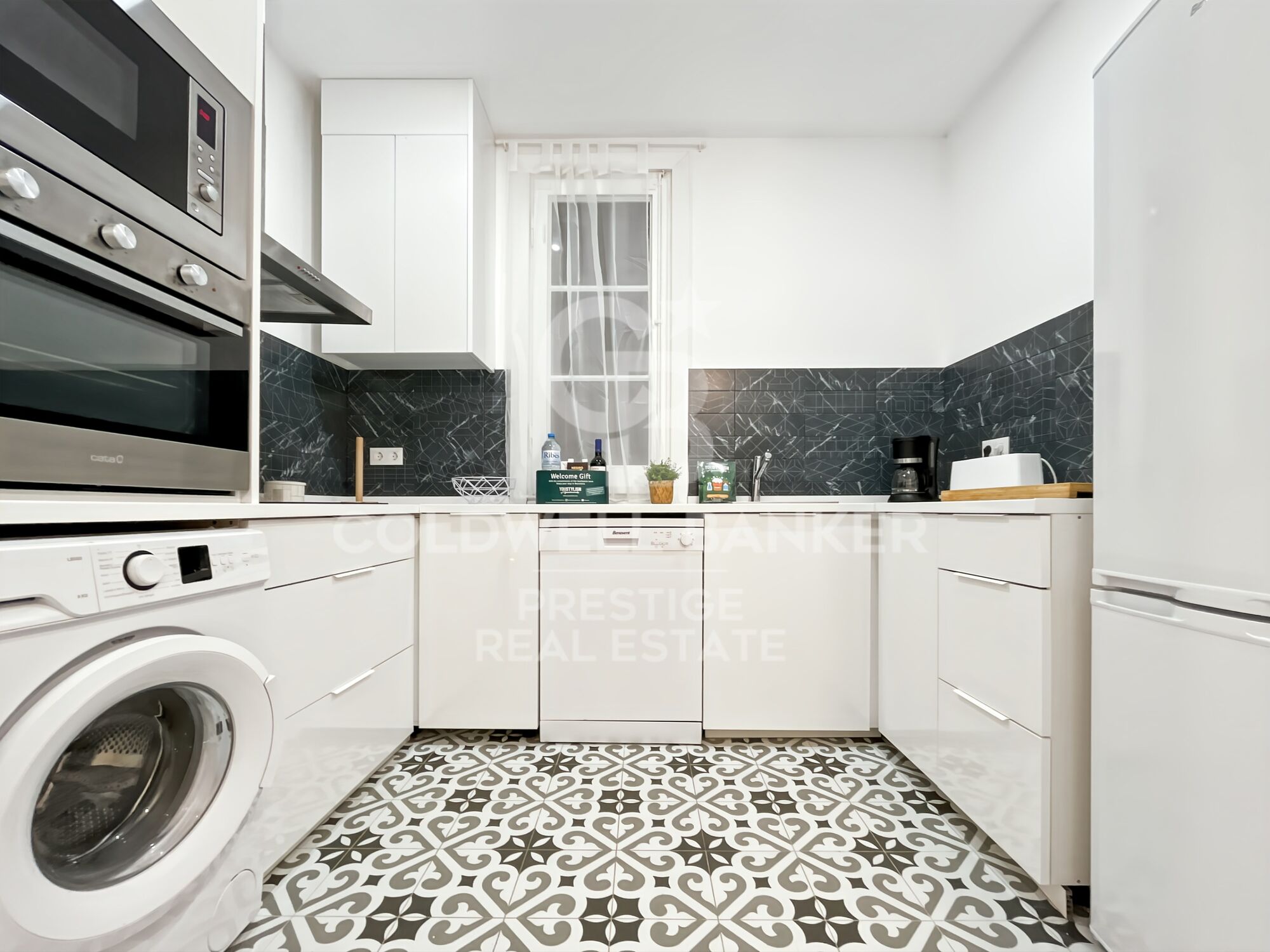 Appartement avec sols d'origine et plafond à voûte catalane dans l'Eixample, Barcelone