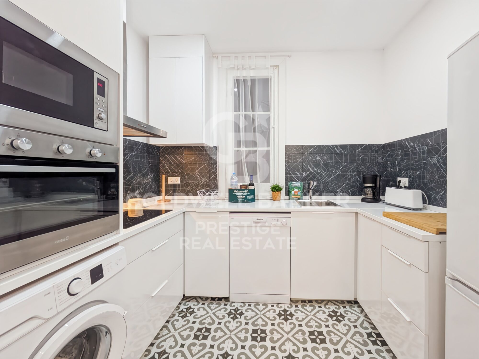 Appartement avec sols d'origine et plafond à voûte catalane dans l'Eixample, Barcelone