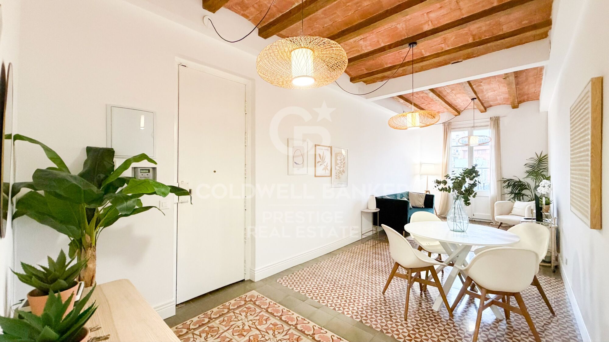 Piso con suelos originales y volta catalana en El Eixample, Barcelona