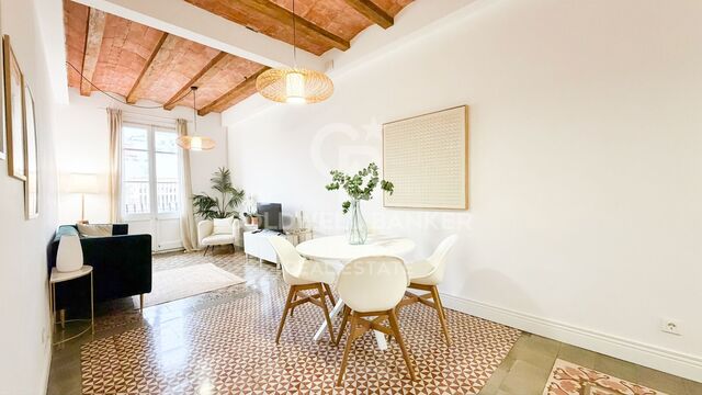 Appartement avec sols d'origine et plafond à voûte catalane dans l'Eixample, Barcelone