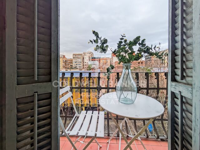Apartment with original floors and Catalan vaulted ceiling in Eixample, Barcelona