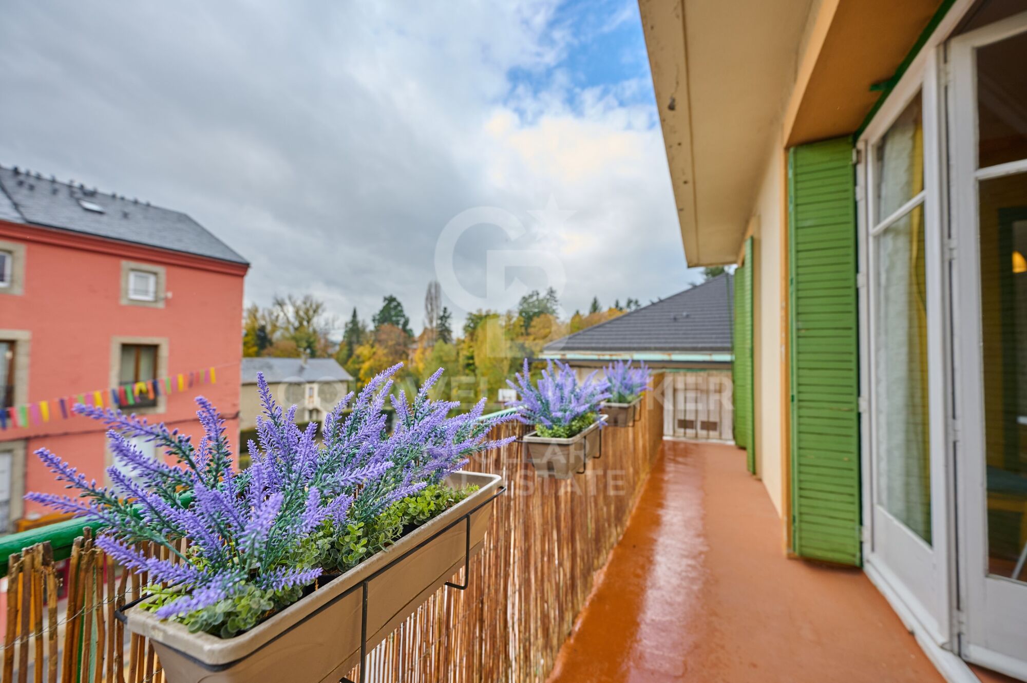 Luminoso apartamento esquinero en el centro de Bourg-Madame