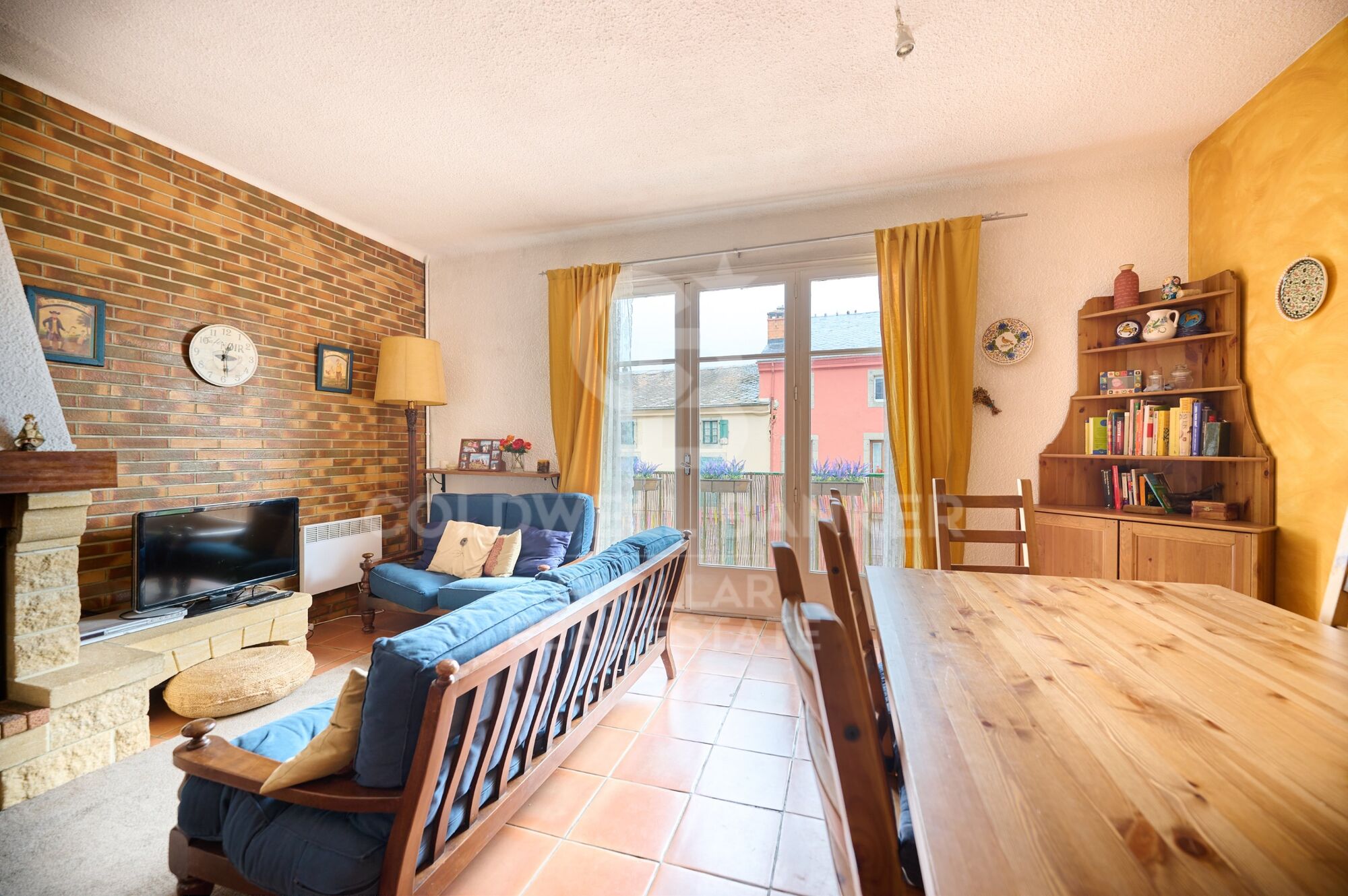 Luminoso apartamento esquinero en el centro de Bourg-Madame