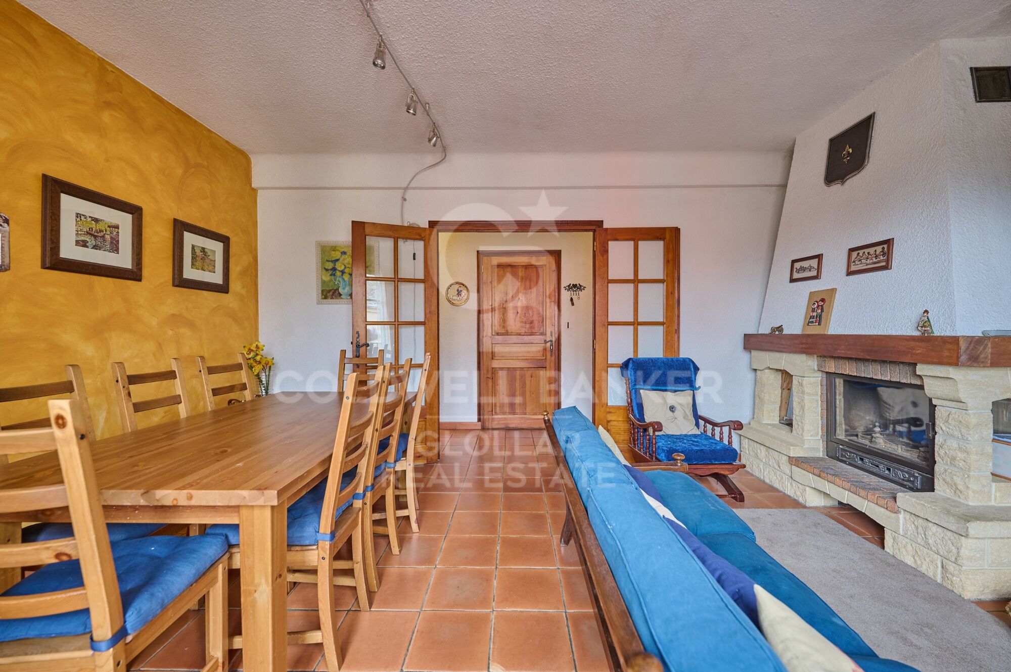 Luminoso apartamento esquinero en el centro de Bourg-Madame