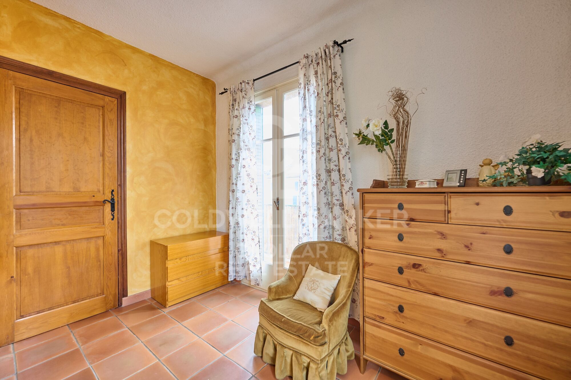 Luminoso apartamento esquinero en el centro de Bourg-Madame