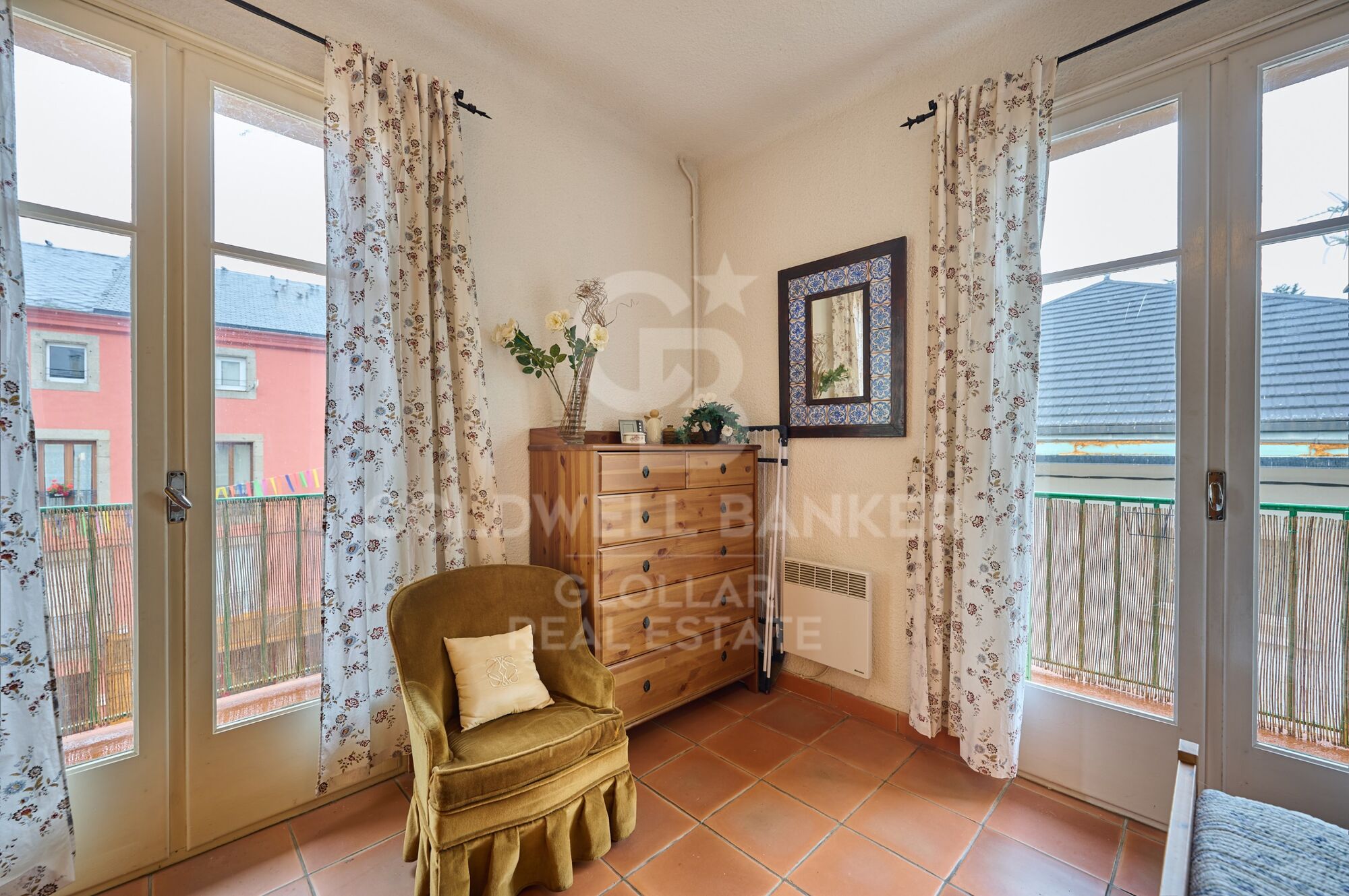 Luminoso apartamento esquinero en el centro de Bourg-Madame