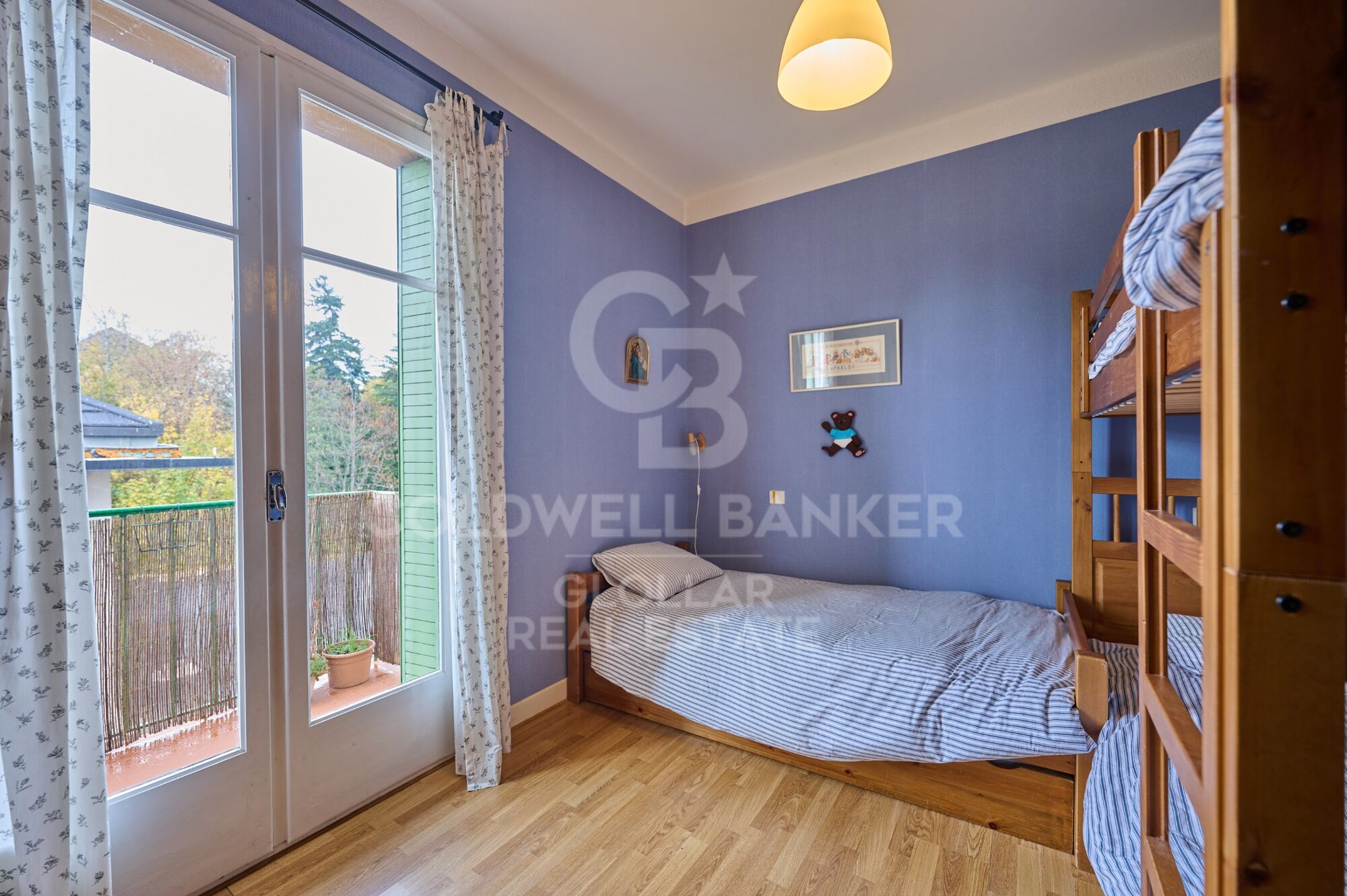 Luminoso apartamento esquinero en el centro de Bourg-Madame