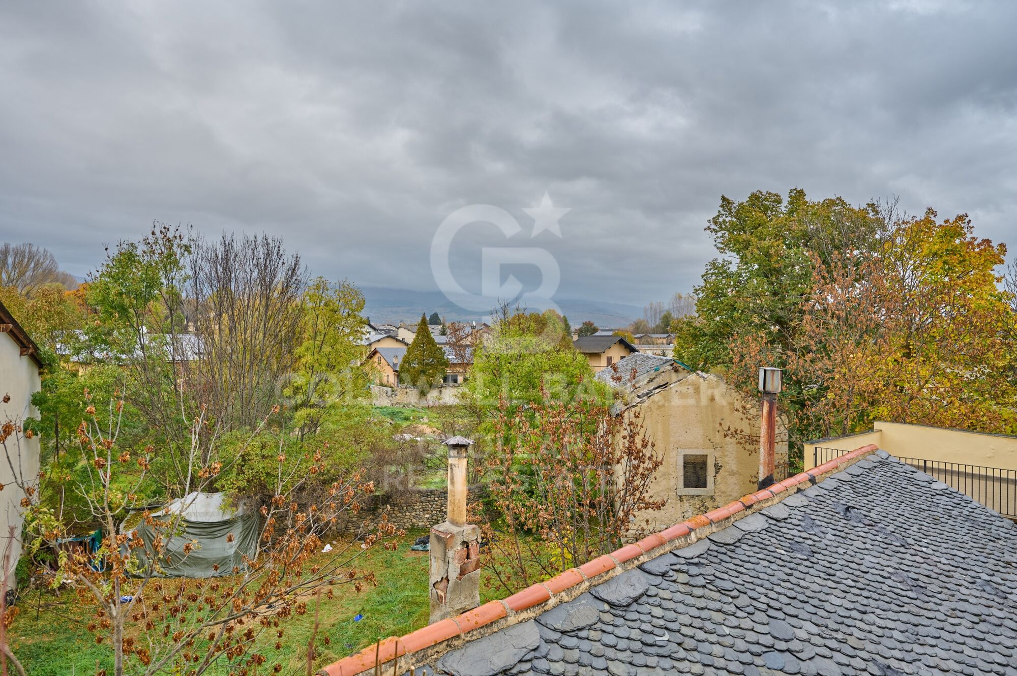 Luminoso apartamento esquinero en el centro de Bourg-Madame