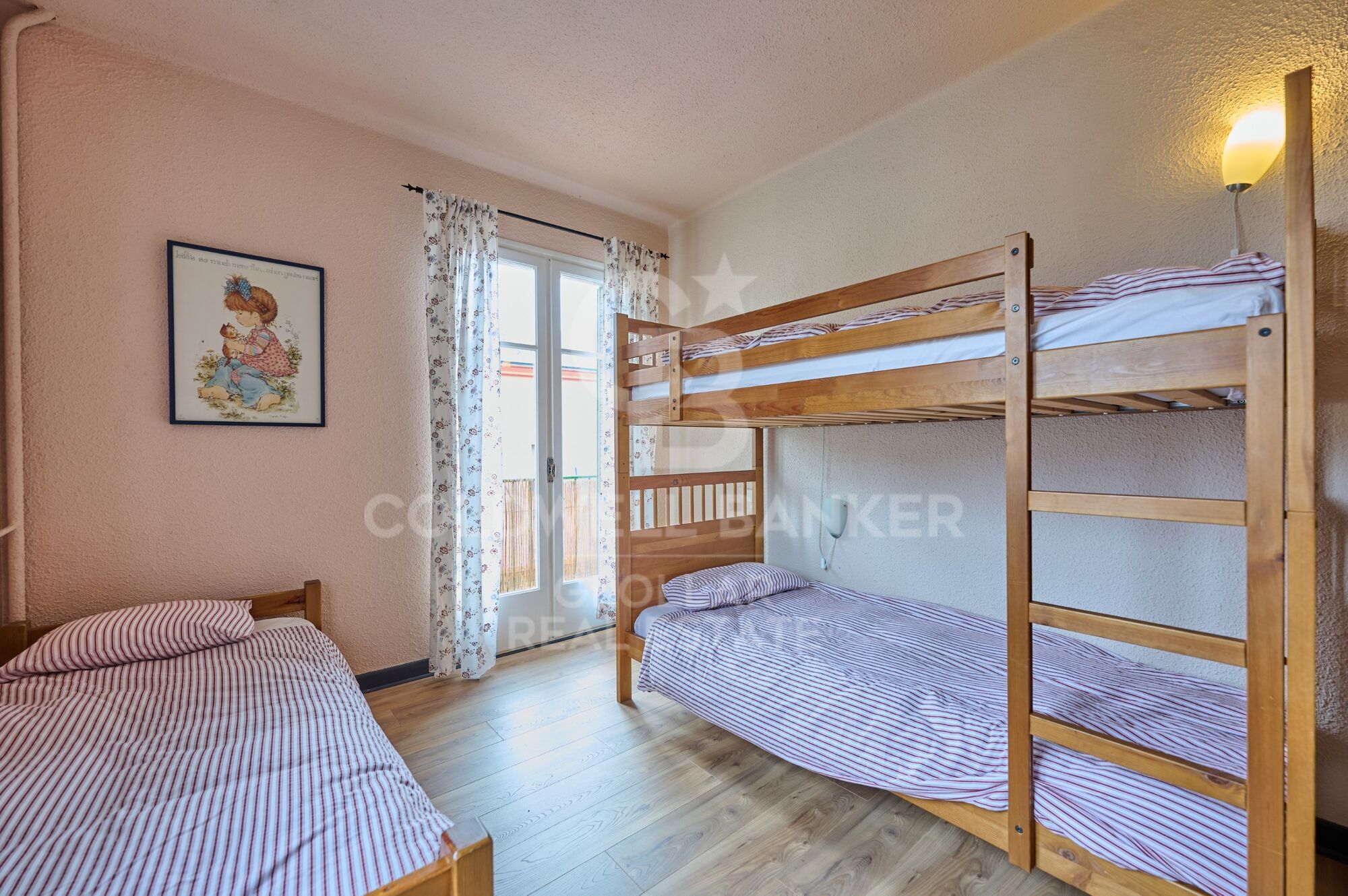 Luminoso apartamento esquinero en el centro de Bourg-Madame