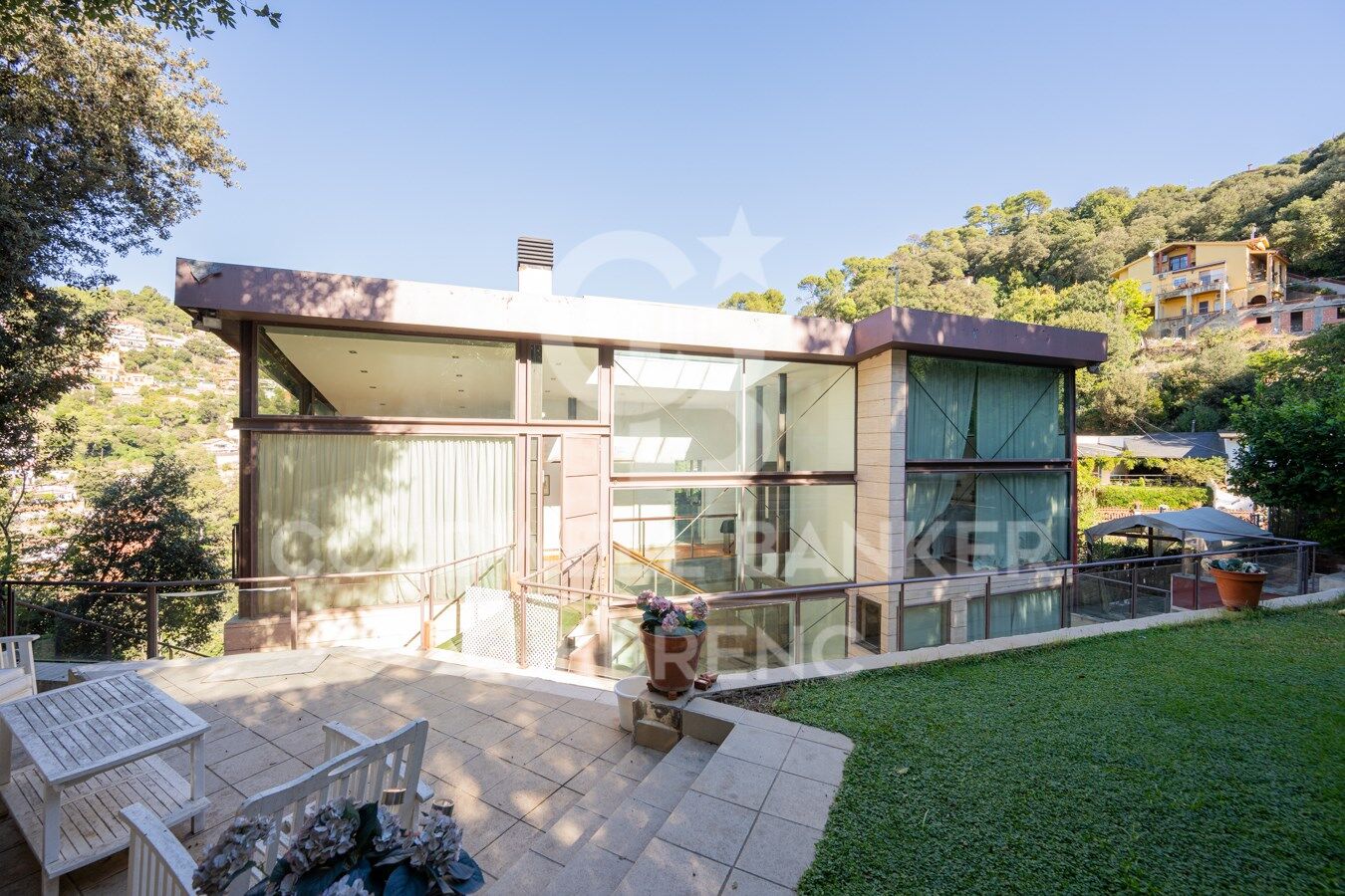 Maison merveilleuse, super lumineuse avec un jardin dans un environnement privilégié
