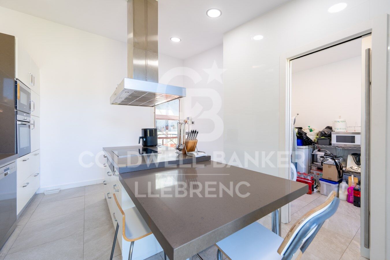 Maison merveilleuse, super lumineuse avec un jardin dans un environnement privilégié