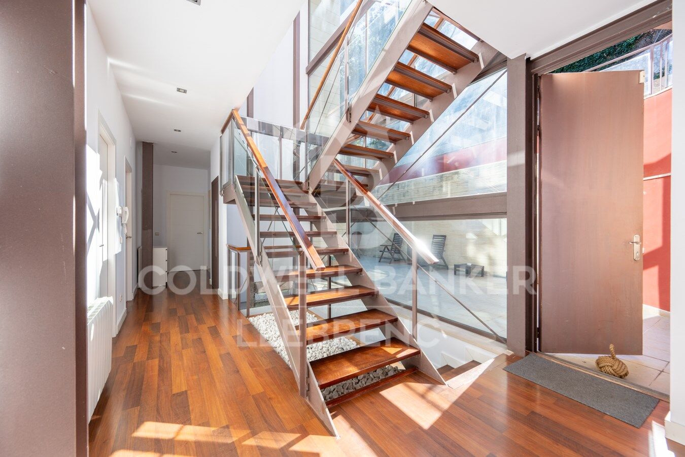 Maison merveilleuse, super lumineuse avec un jardin dans un environnement privilégié