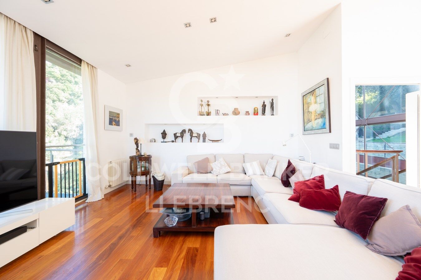 Maison merveilleuse, super lumineuse avec un jardin dans un environnement privilégié