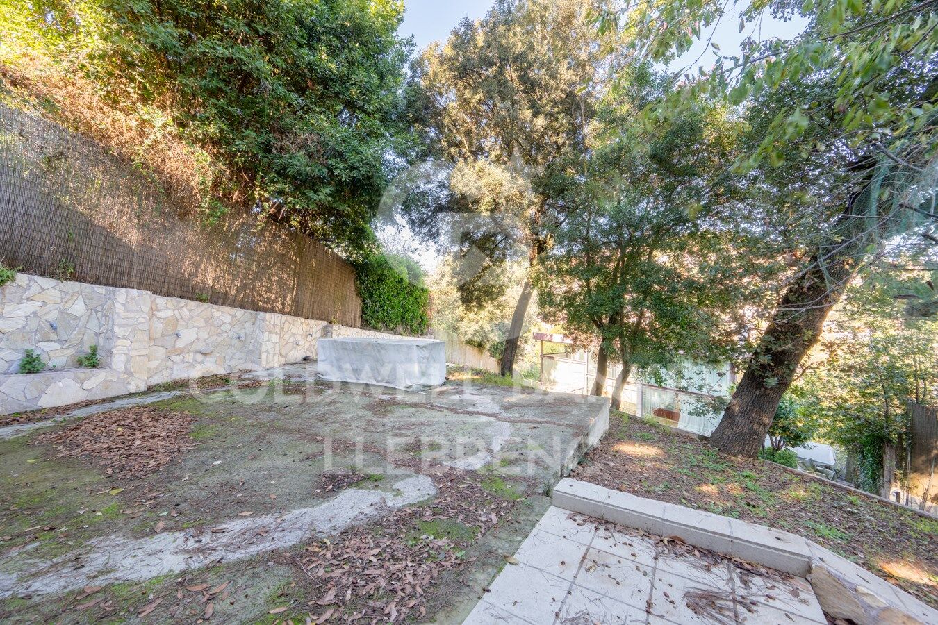 Maison merveilleuse, super lumineuse avec un jardin dans un environnement privilégié