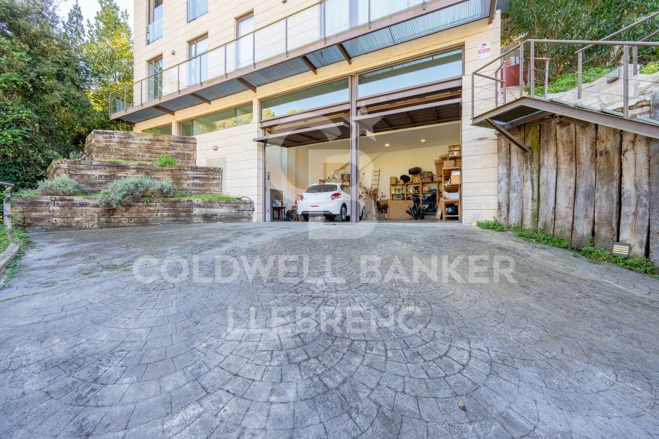 Maison merveilleuse, super lumineuse avec un jardin dans un environnement privilégié