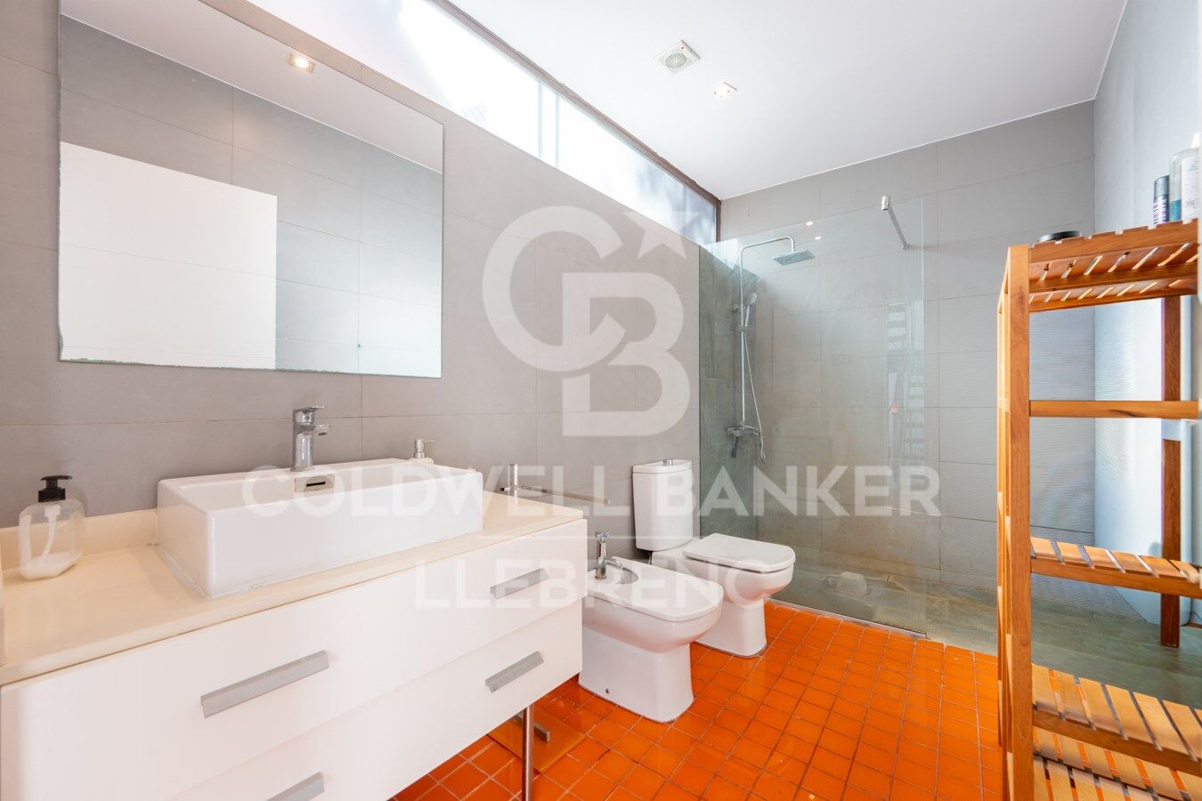 Maison merveilleuse, super lumineuse avec un jardin dans un environnement privilégié