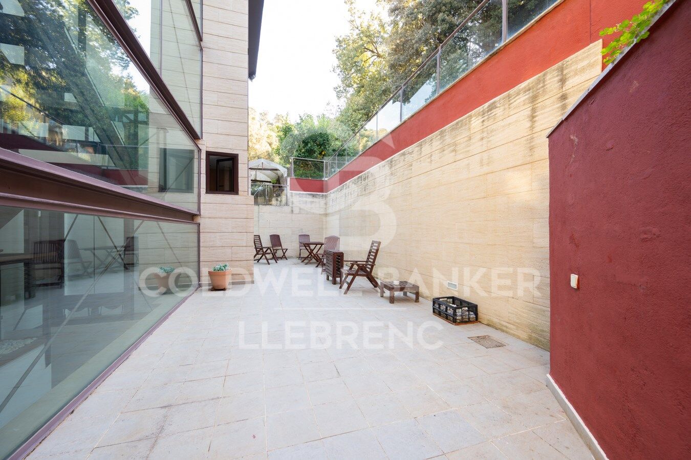 Maison merveilleuse, super lumineuse avec un jardin dans un environnement privilégié