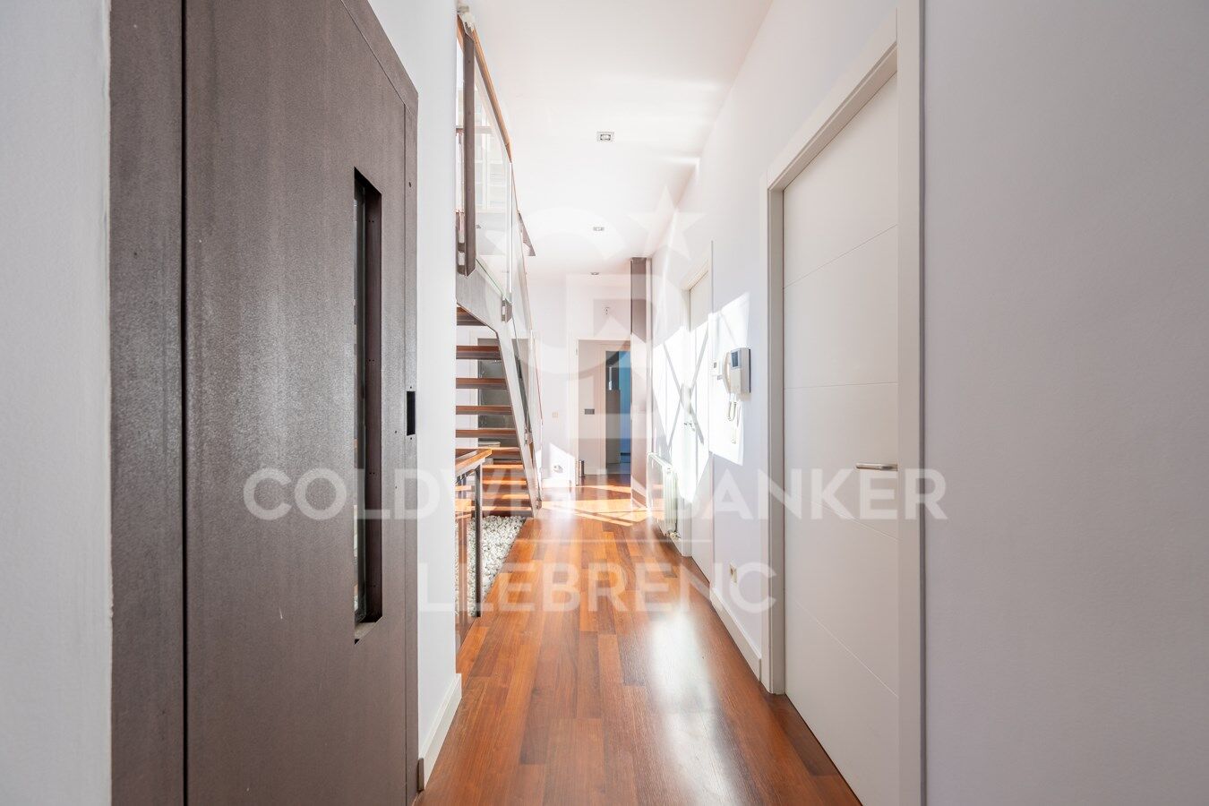 Maison merveilleuse, super lumineuse avec un jardin dans un environnement privilégié