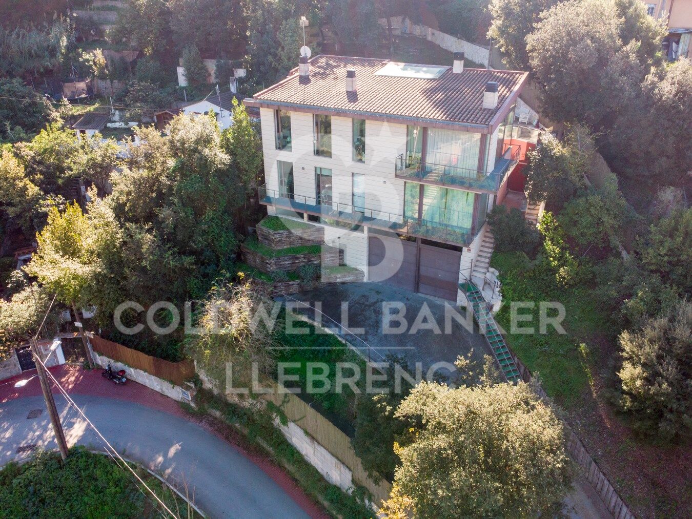 SPECTACULAR VERY SUNNY HOUSE WITH GARDEN IN A PRIVILEGED ENVIRONMENT