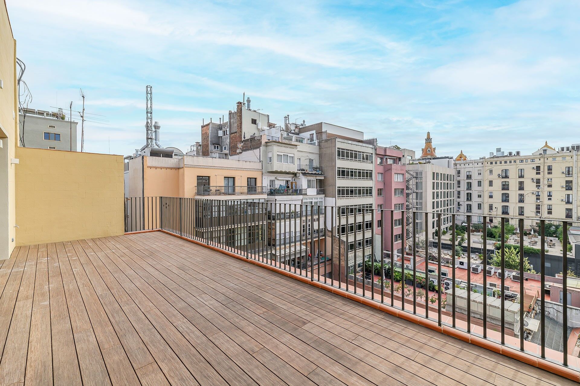 Exclusive penthouse with terrace in Dreta de l'Eixample