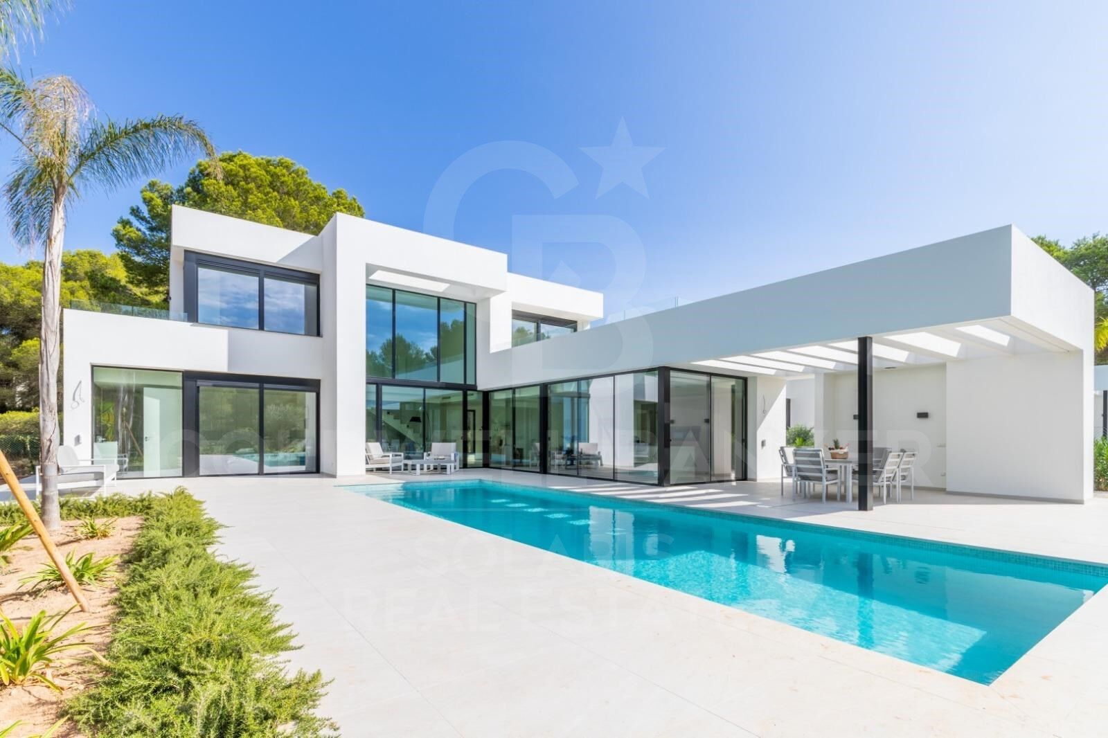 Elegante villa de lujo disponible para alquiler anual en la Urbanización La Cala, Jávea