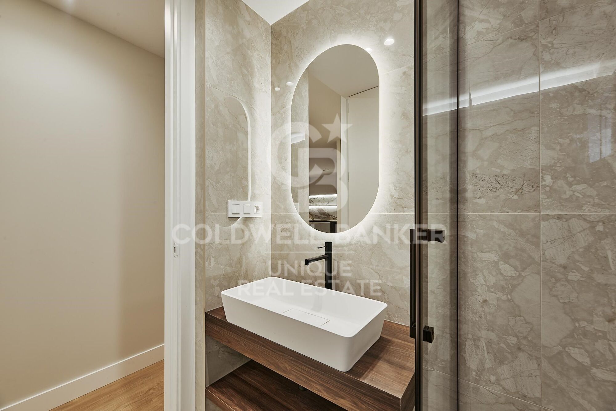 Renovated exterior apartment with 3 bedrooms, terrace and garage in Lista, Madrid