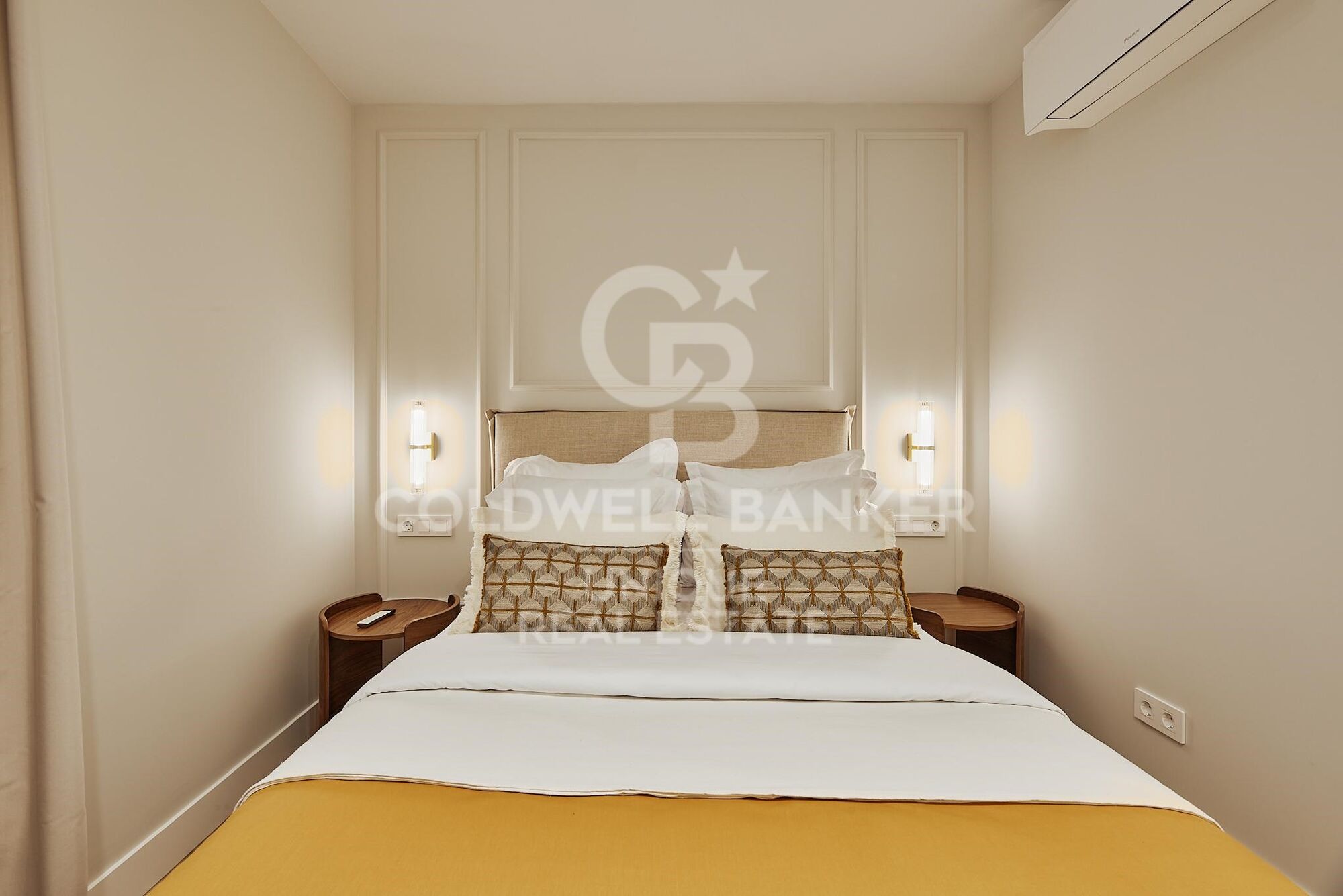 Renovated exterior apartment with 3 bedrooms, terrace and garage in Lista, Madrid
