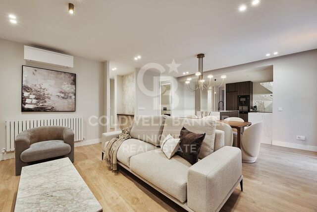 Renovated exterior apartment with 3 bedrooms, terrace and garage in Lista, Madrid